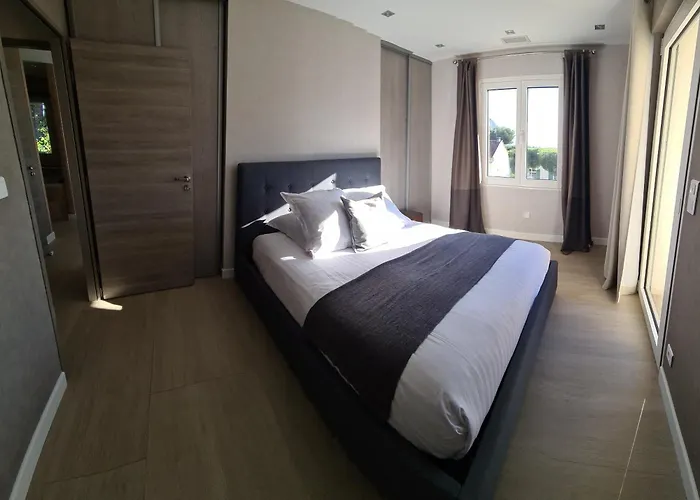Hpc Suites - Cassis Centre - Parking Securise Et Piscine Chauffee